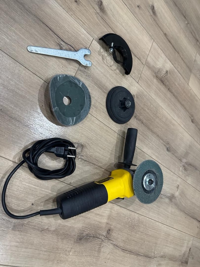 Stanley STGS7115 Avuç Taşlama Kesme Makinesi (710W - 115mm) - Temiz - 4