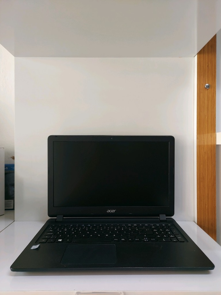 Acer Aspire ES1 Laptop - 4