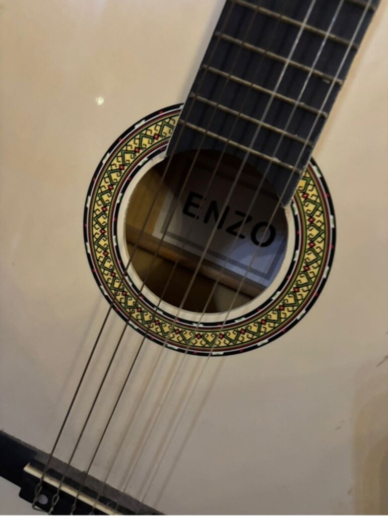 Enzo marka gitar - 2