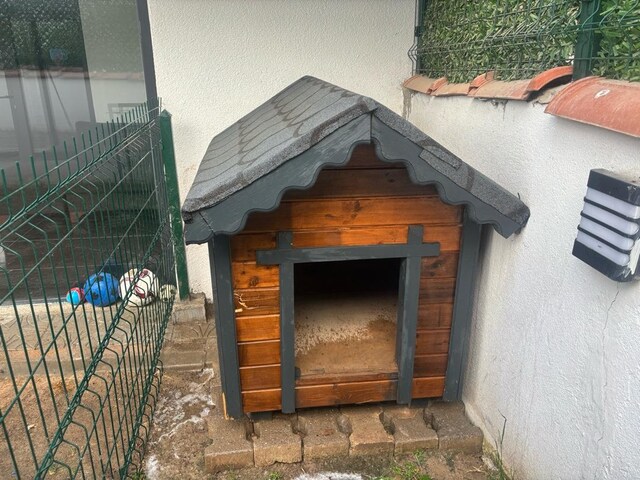 AHŞAP KÖPEK KULÜBESİ