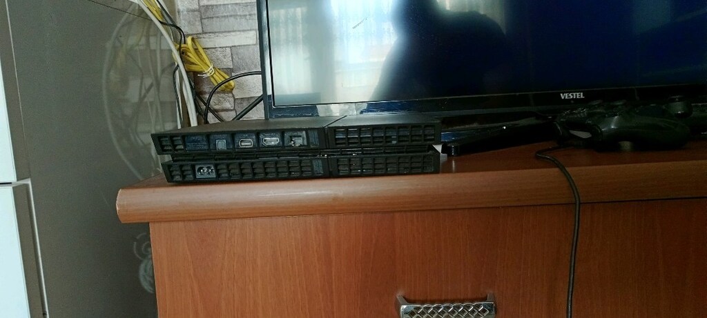 PS4 + 2 KOL + 3 OYUN - 8