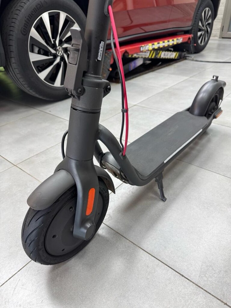 NAVEE V25i Pro 600 W 25 km Menzil Elektrikli Scooter Siyah - 7