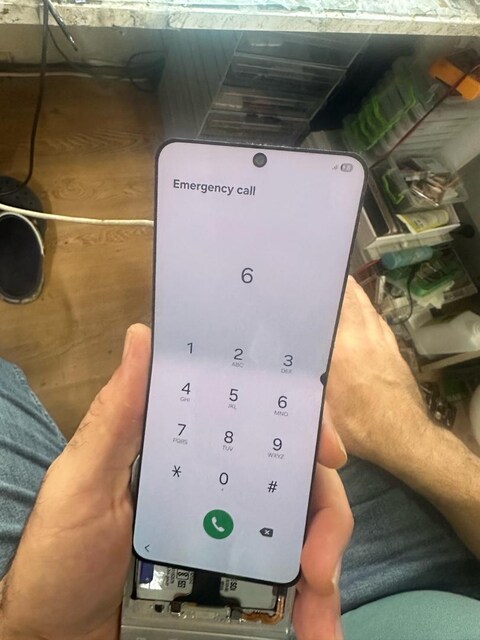 Samsung Z Flip 6 orjinal lekeli ekran