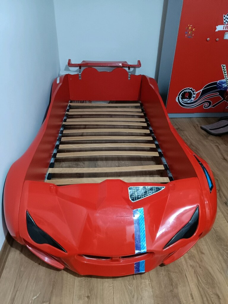 Kırmızı Rüzgarlikli Arabalı yatak - 3