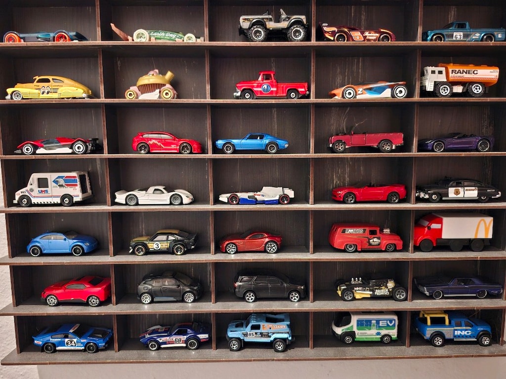 Hot Wheels & Matchbox + Ahşap Standı - 2