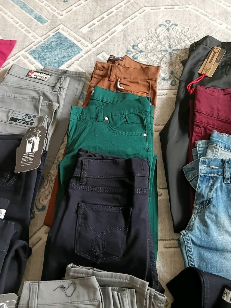 genc kiz pantolonlari hepsi sifir etiketleri üzerinde - 2
