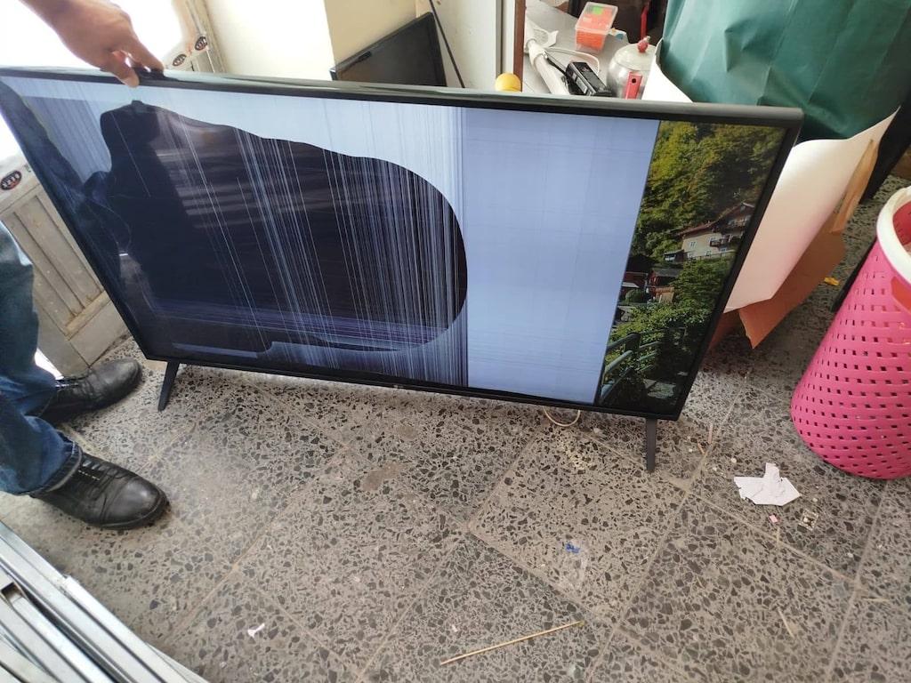 LG 49 İnç Smart LED TV – Ekranı Kırık / Parça Niyetine - 2