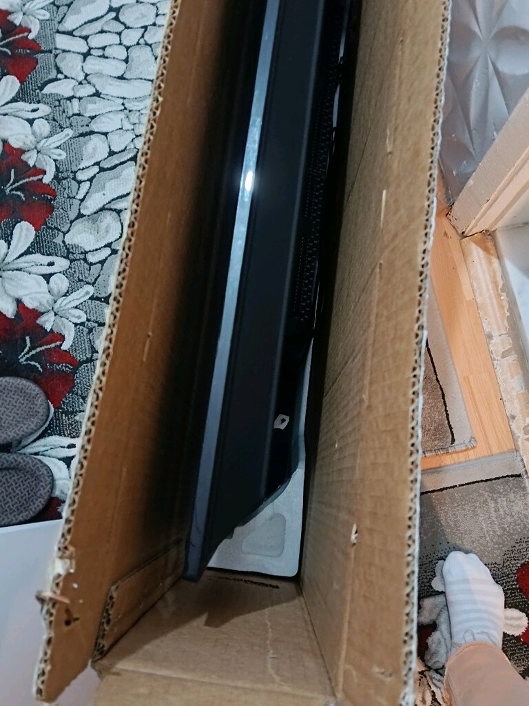 Plips sfır ayarında televizyon ve duvara takma aparatıyla - 2