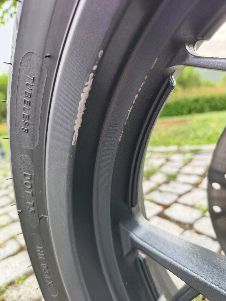 YAMAHA XMAX 300 TECH MAX - 12