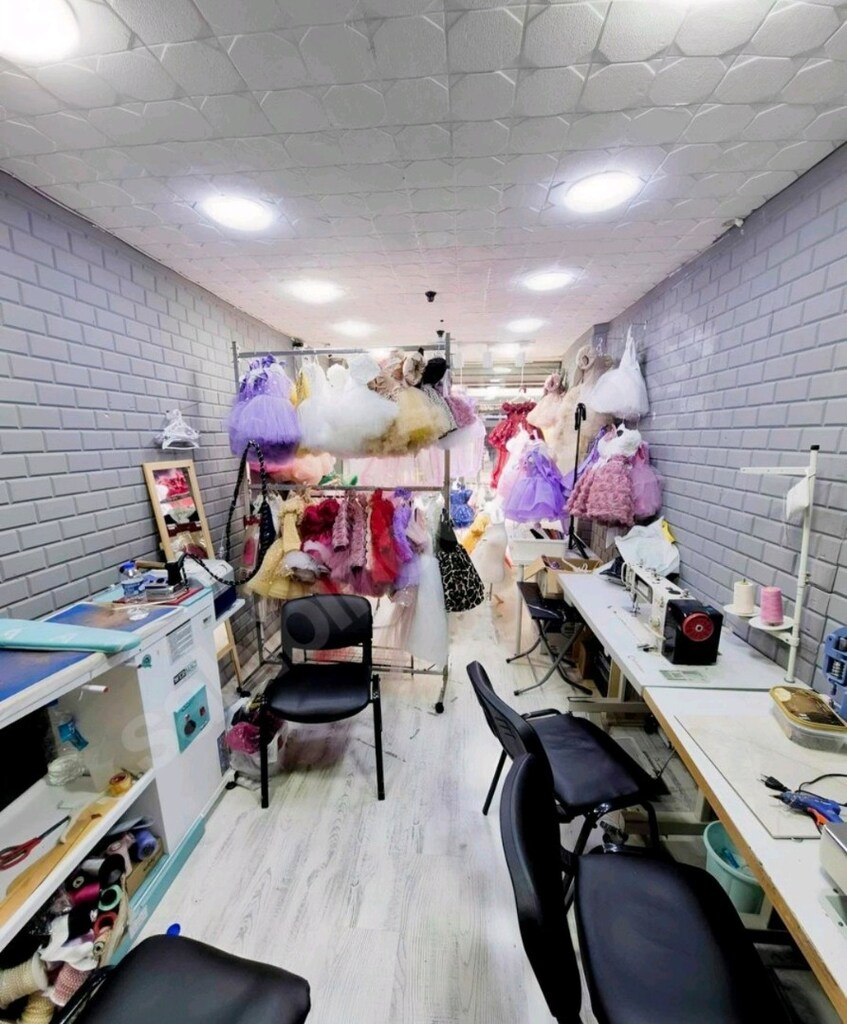 Çok Uygun Fiyata Çocuk Abiyeleri Makineler, Askılıklar ve Daha Fazlası - 9