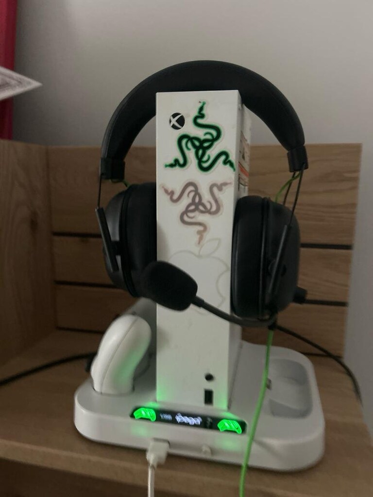 Xbox series S 512 Gb + Razer Kulaklık + Kol - 2
