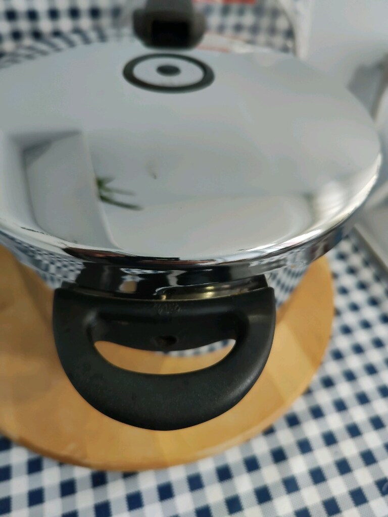 Fissler düdüklü tencere 6 Lt tertemiz kendi orjinal lastiği ve yanında - 4