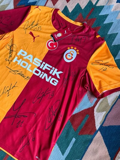 yeni sezon galatasaray iç saha imzalı forması türkiye takım
