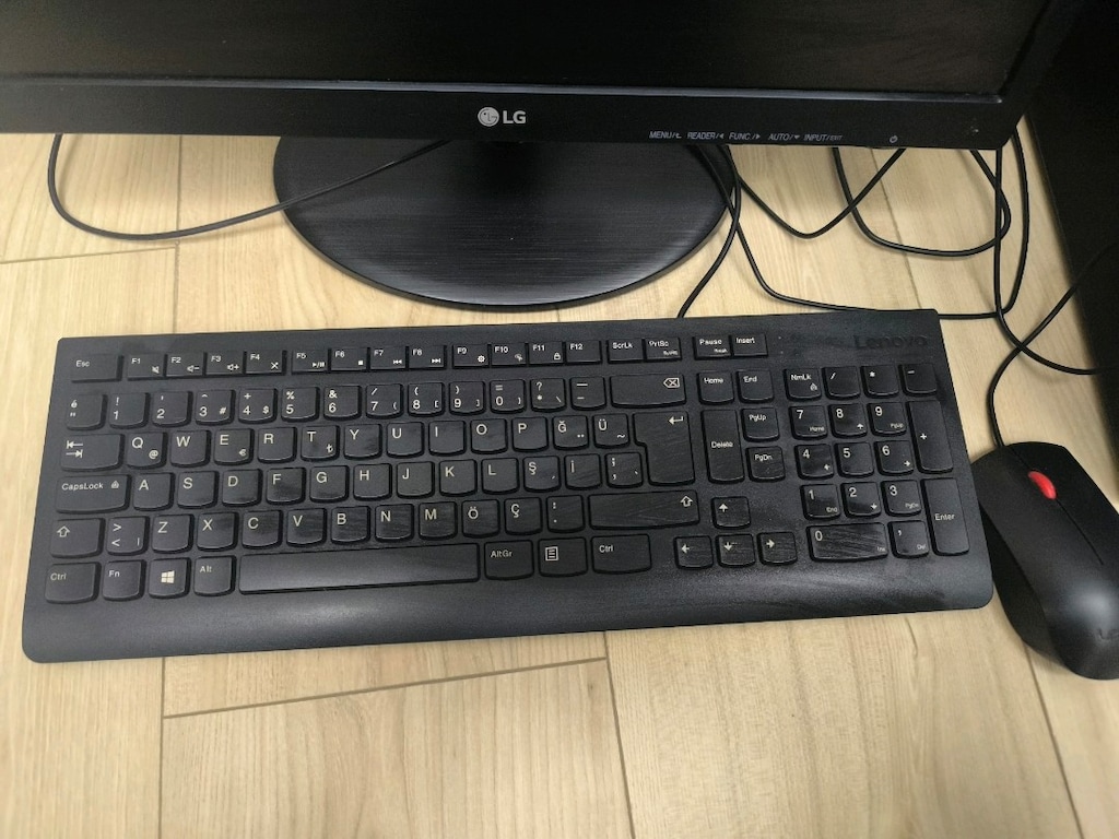 Lenovo V530 Tower (10TV001DTX) - 6