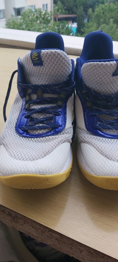 Kullanılmış Under ARMOUR 46 Numara Basket Ayakkabısı