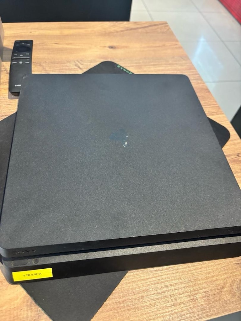 PS4 SLİM 1TB + 2 ADET DUALSHOCK - 2
