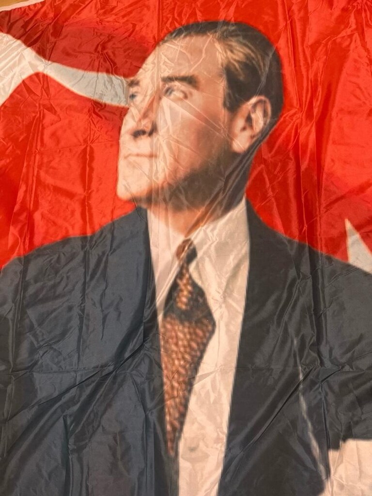 Dev Atatürk Posteri ve Türk Bayrağı - 2