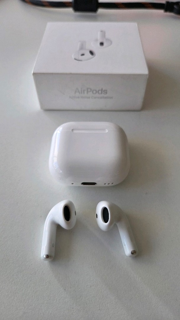 Düz Model Fiyatından Uygun Airpods4 ANC - 2