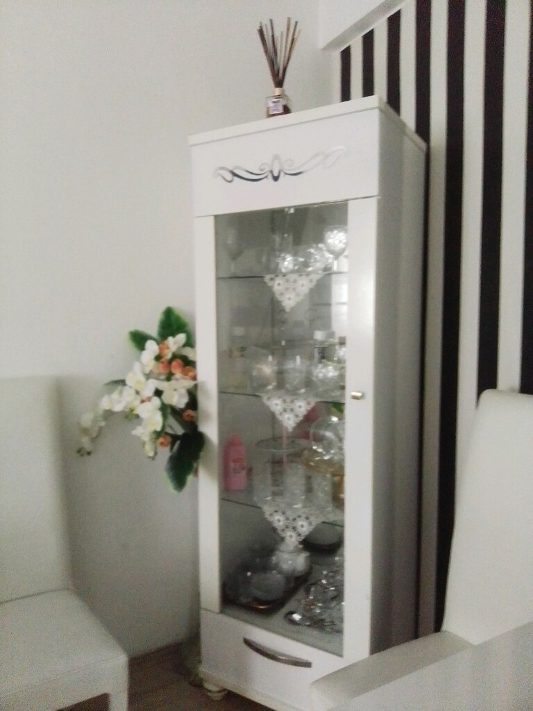 BEYAZ YEMEK MASASI + ViTRİN - 2