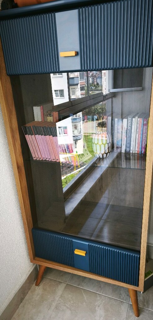 6li sandalye ve ahsap acilabilir yemek masasi ,konsol büfesiyle . - 6