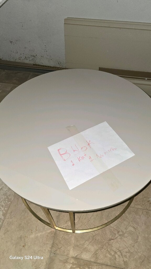 sadece orta sehpa kırık cizi vs yoktur 2 tane sehpayla - 3