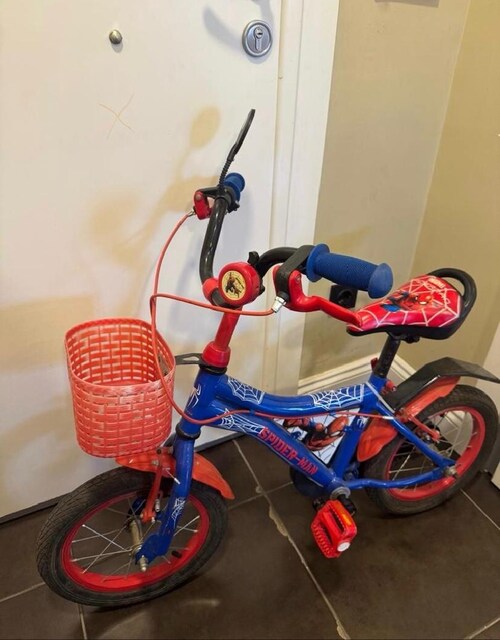 12 Jant Spiderman Ön sepetli ve yan tekerlekli Lisanslı Çocuk Bisiklet