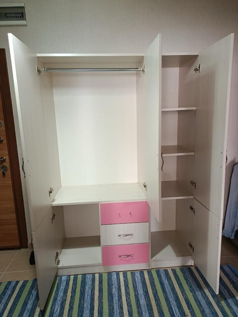 3 KAPILI AYNALI GARDIROP HERHANGİ BİR SORUNU YOKTUR - 2