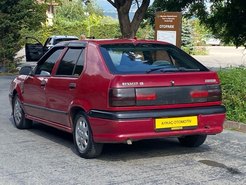 1.6 karbüratörlü Renault Europa - 5