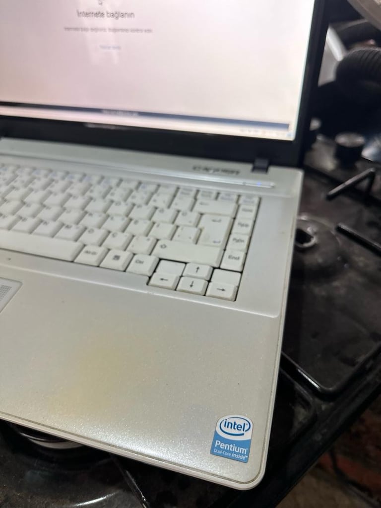 bilgisayar lap top saglam çalışıyor dizüstü bilgisayar - 2