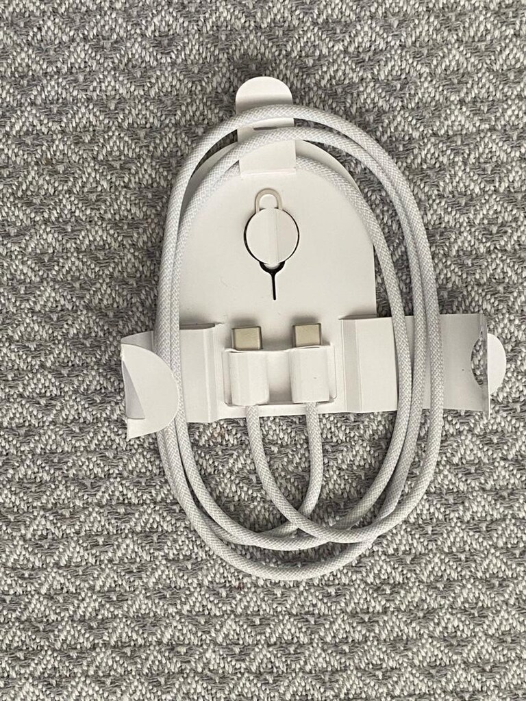 Orijinal Apple markalı, beyaz renkte, dayanıklı USB-C şarj kablosu. - 2