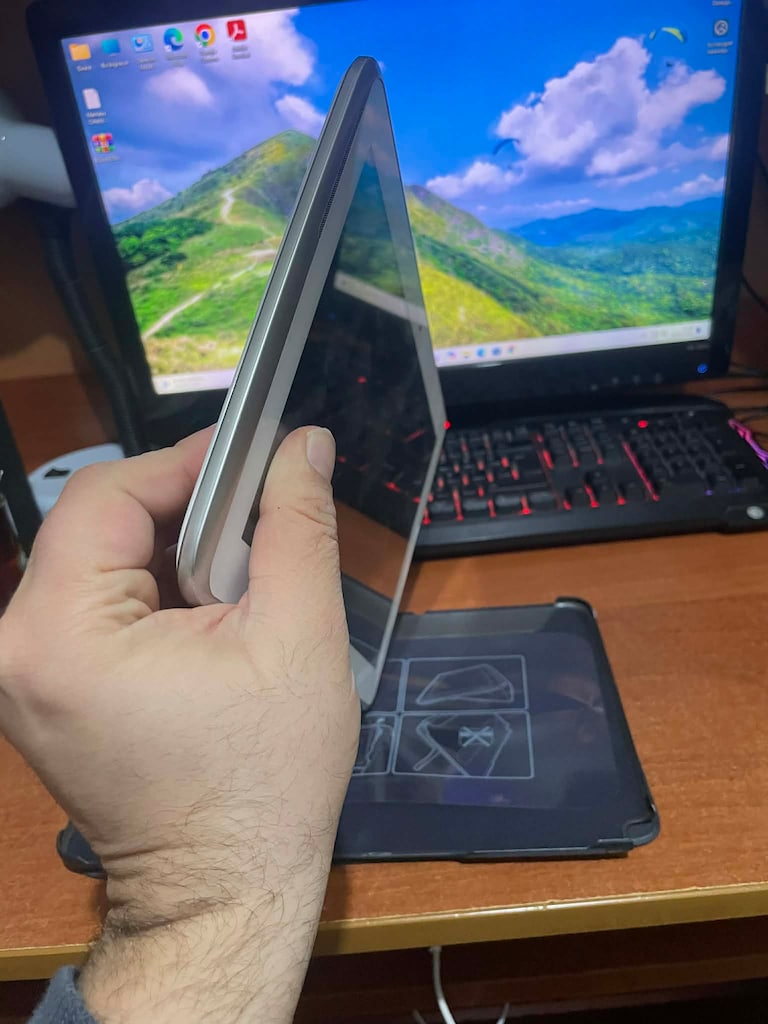 Samsung N8000 10.1" Tablet - 5