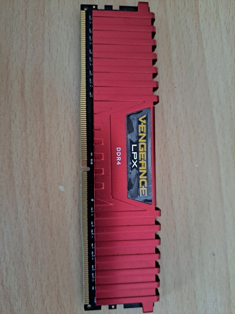 Corsair DDR4 8 GB RAM 2400Mhz 1.20V - 2