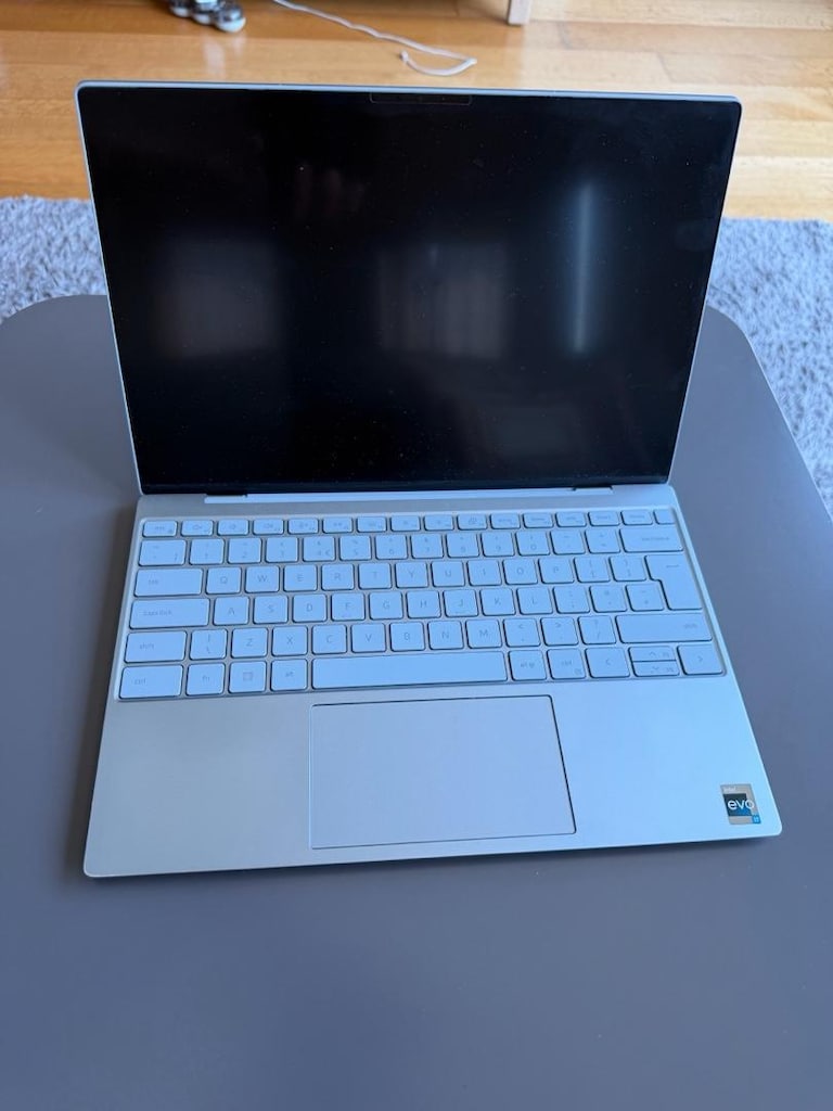 Dell XPS 9315 12 th Gen Intel (R) Core(TM) İ7 - 2
