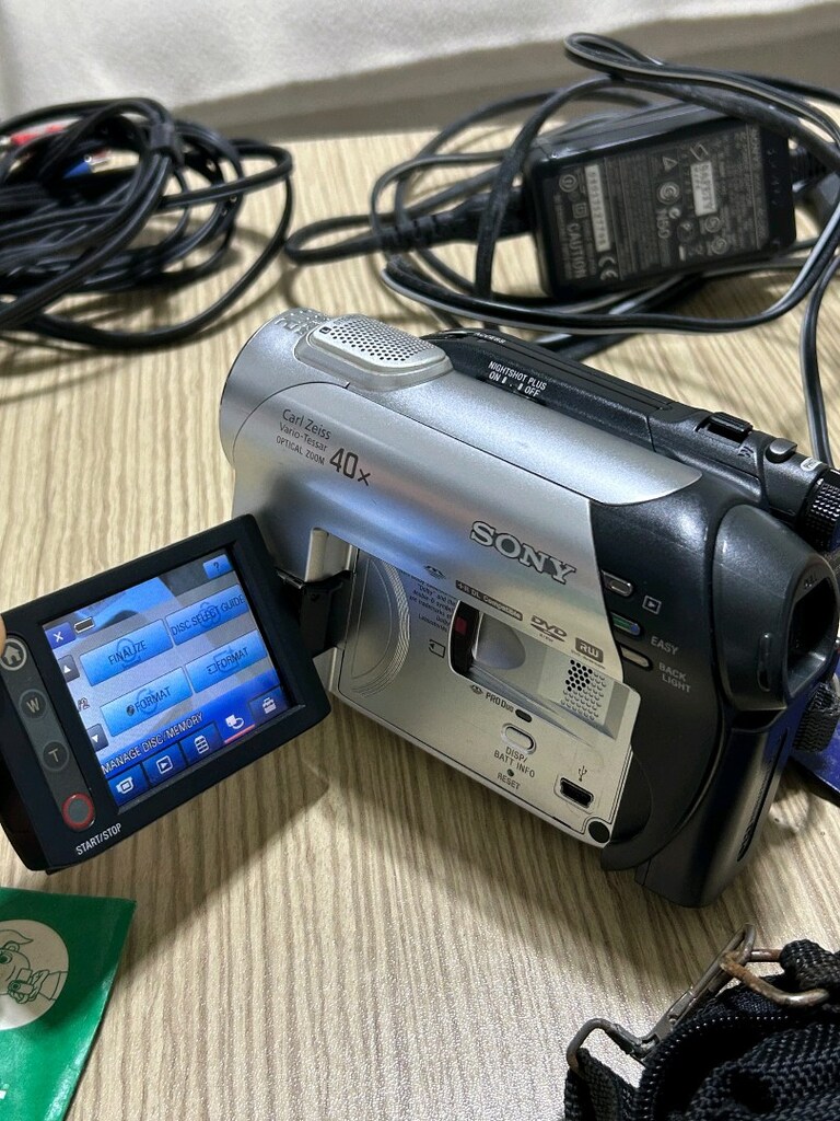 SONY DCR DVD 106 E - 11