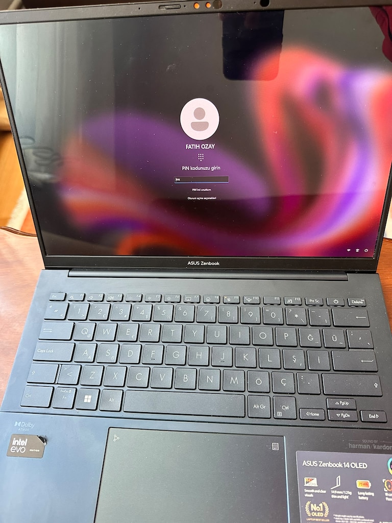 ASUS Zenbook 14 OLED Ultra 5 125H / 16 GB RAM / 512 GB SSD - 6