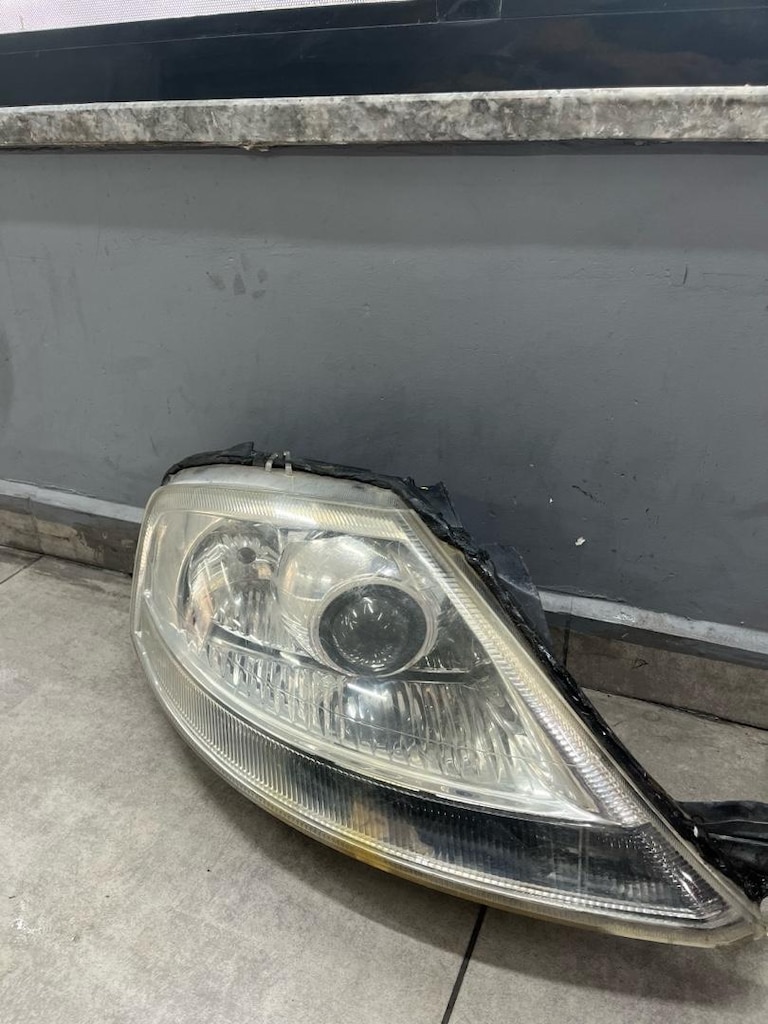 Citroen c3 2007 model sağ ön mercekli far