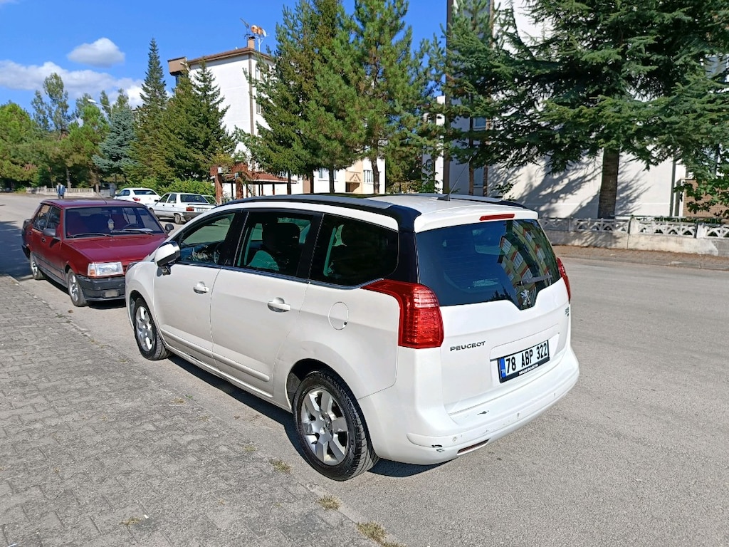 7 kişilik otomobil AİLE ARACİ Peugeot 5008 - 13