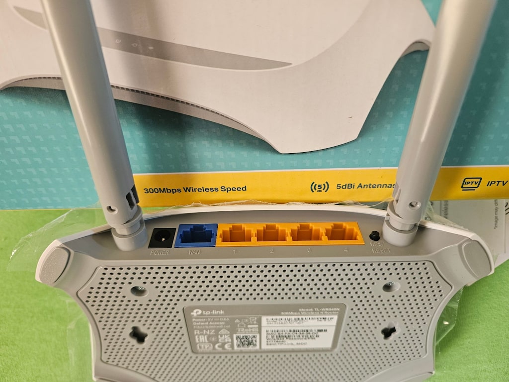 TP-Link TL-WR840N router - 3