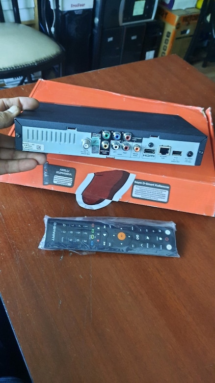 Dsmart cihazı ve kumandası çok kısa süre kullanılmış, adaptörü yoktur - 5