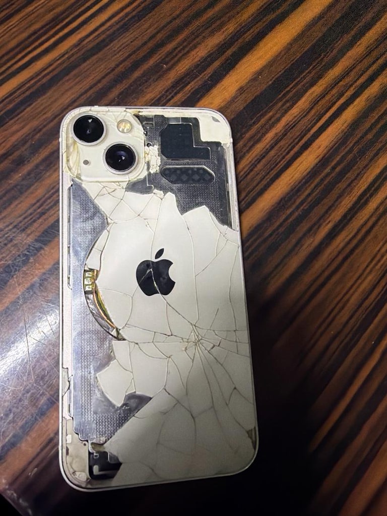 iPhone 13 düz arka kapak kırık pil 75 - Sıfırından Uygun Fiyata Al