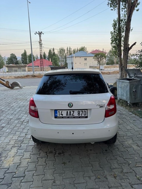 Skoda Fabia 1.2tsi . klima kalorifer aktif - 11
