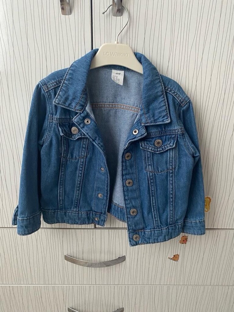 H&M kot ceket 1 buçuk-2 yaş bedeni çok az ve temiz kullanıldı.