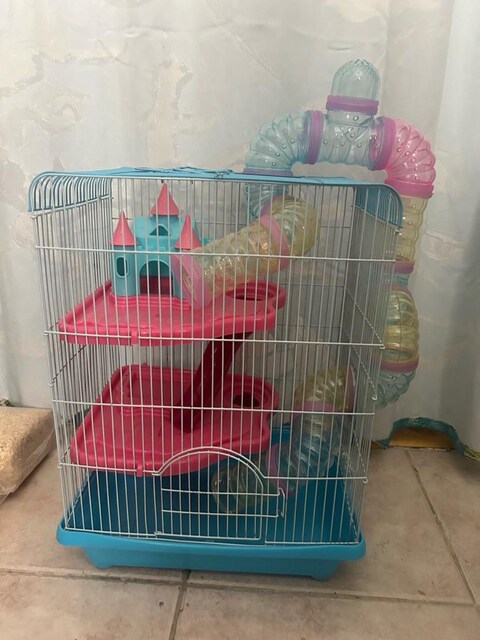 Hamster Kafesi (yemi, yem ve su kabı, tekerleği, talaşı, samanı ile)