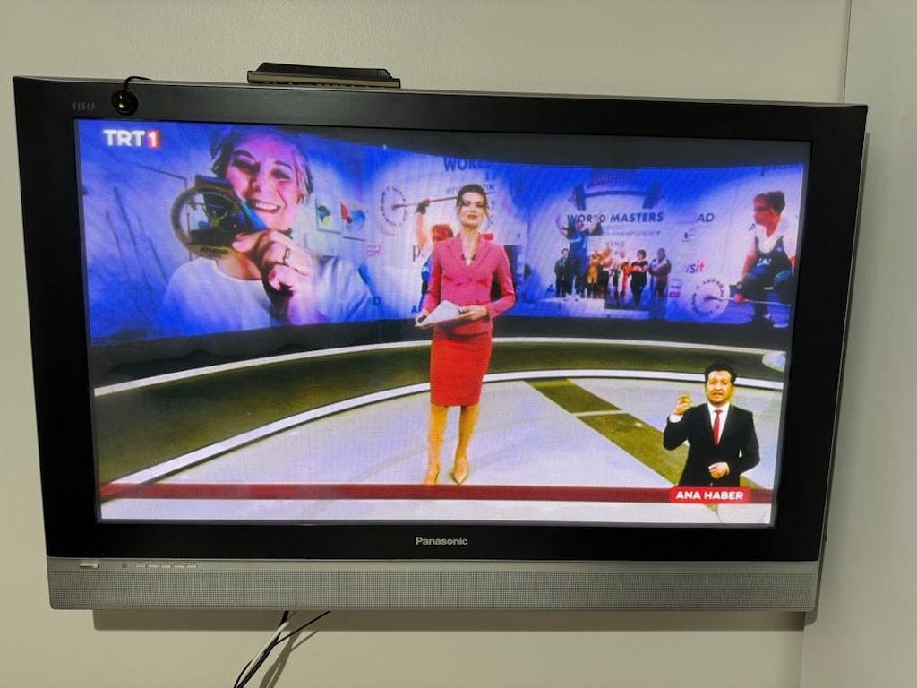 PANASONİC 106 CM EKRAN TV - 2