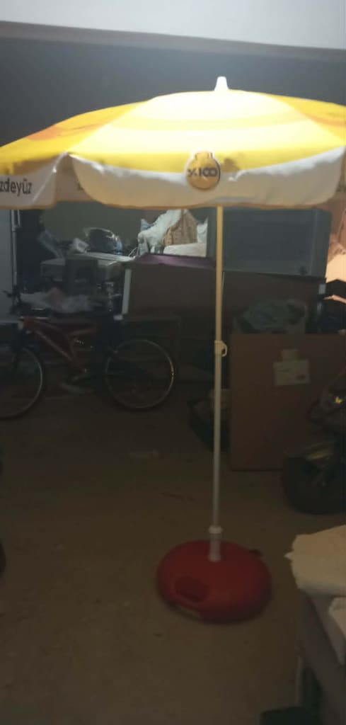 PLAJ BALKON BAHÇE DÜKKAN ŞEMSİYESİ SIFIR 2MT ENİNDE ALTLIKLI 2000 TL - 4
