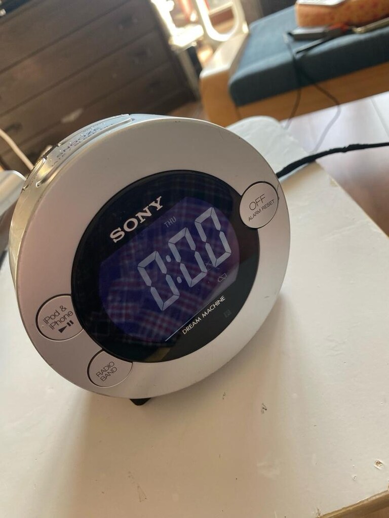Sony Çalar Saat Radyolu iphone Dock’lu - 4