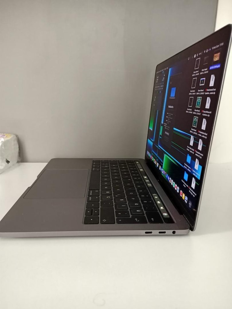 A1706 Macbook Pro Toucbar İ5 İşlemcili - 8