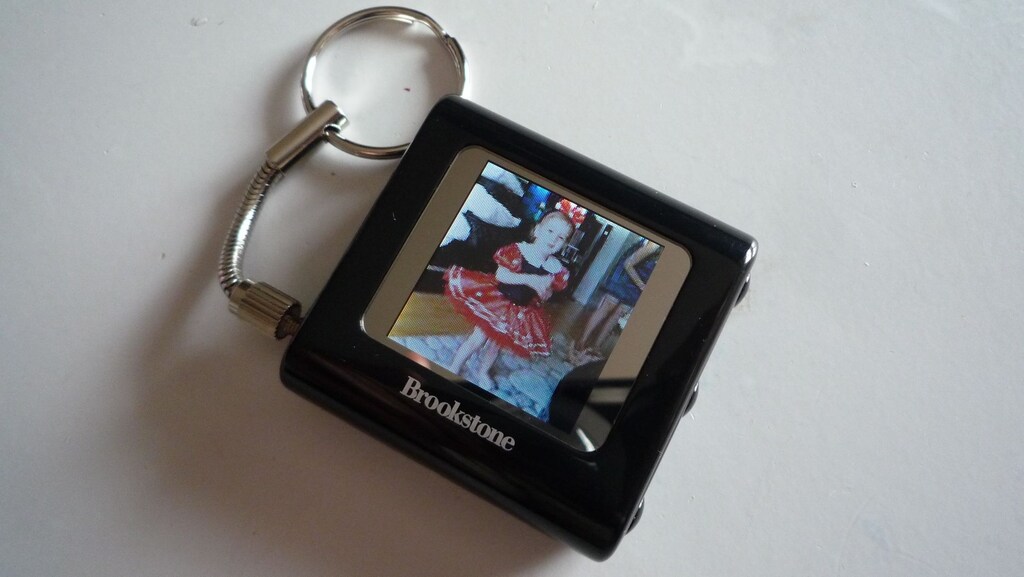 Brookstone Dijital Fotoğraf Çerçevesi Anahtarlığı - 5