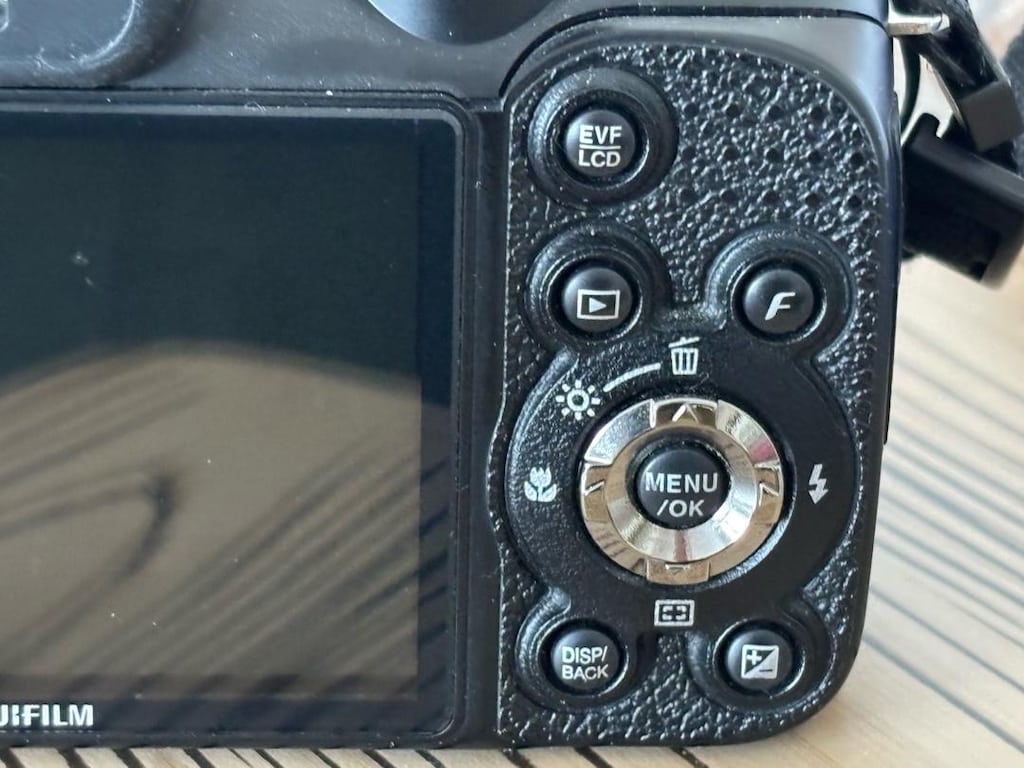 FUJIFILM FİNEPİX S 2980 FOTOĞRAF MAKİNASI-KAMERA + 8GB HAFIZA KARTI - 4