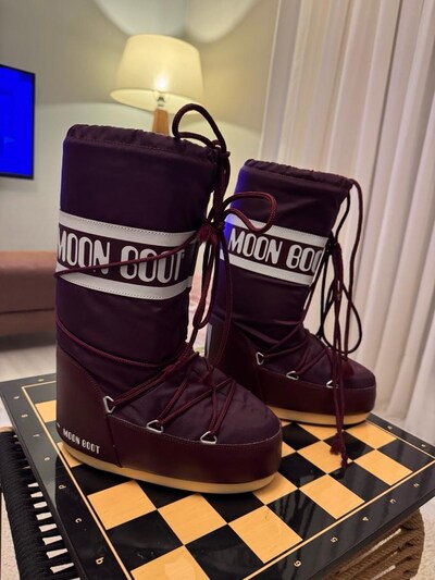 bot moon boot